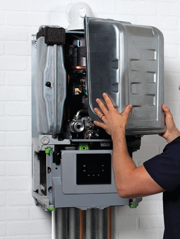 Worcester Bosch Expert Fixing Boiler