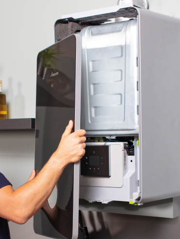Worcester Bosch Expert Fixing Boiler